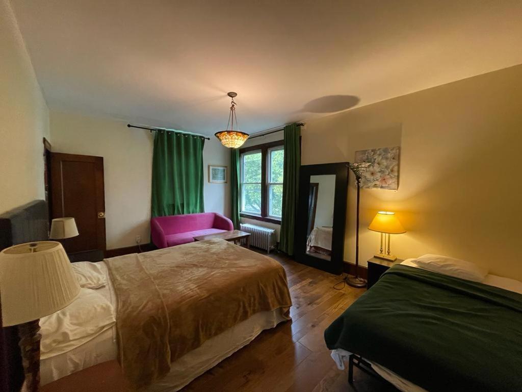 Family Guest House Newark Bagian luar foto